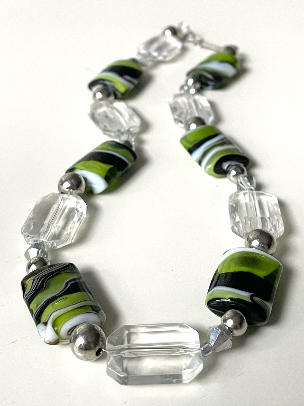 Vintage swirled art glass & clear faceted lucite/acrylic choker necklace
